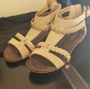 7.5 tan SODA sandals